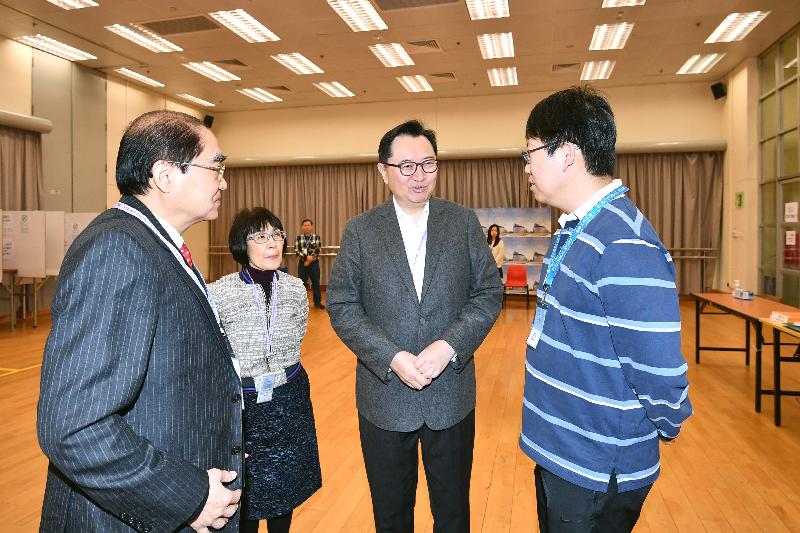 The Chairman of the Electoral Affairs Commission, Mr Justice Barnabas Fung Wah (second right), Commission members Mr Arthur Luk, SC (first left) and Professor Fanny Cheung (second left), visited the polling station at Hong Kong Park Sports Centre this morning (March 11) to inspect the operation of the 2018 Legislative Council By-election. Photo shows Mr Justice Fung, Mr Luk and Professor Cheung being briefed by the Presiding Officer.