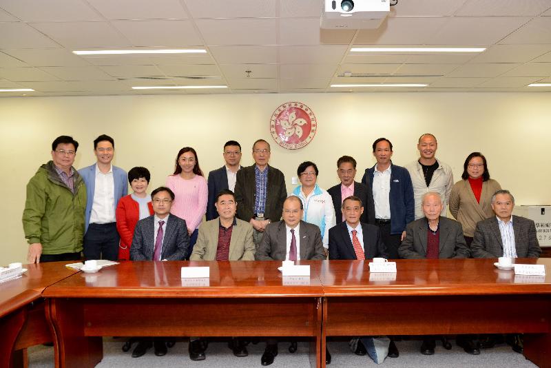 The Chief Secretary for Administration, Mr Matthew Cheung Kin-chung, met with members of the Islands District Council today (March 15). Mr Cheung (front row, third left) is pictured with the Chairman of the Islands District Council, Mr Chow Yuk-tong (front row, fourth left); the District Officer (Islands), Mr Anthony Li (front row, first left); and members of the  Islands District Council.