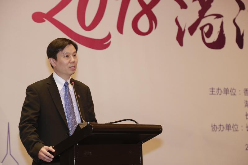 The Hunan Liaison Unit, the Hong Kong and Macao Affairs Office in Hunan and the Changsha Municipal Government jointly held the 2018 Spring Reception for Hong Kong Residents in Hunan Province today (March 15) in Changsha. Photo shows the Director of the Hong Kong Economic and Trade Office in Wuhan, Mr Vincent Fung, delivering his welcome remarks at the Reception.