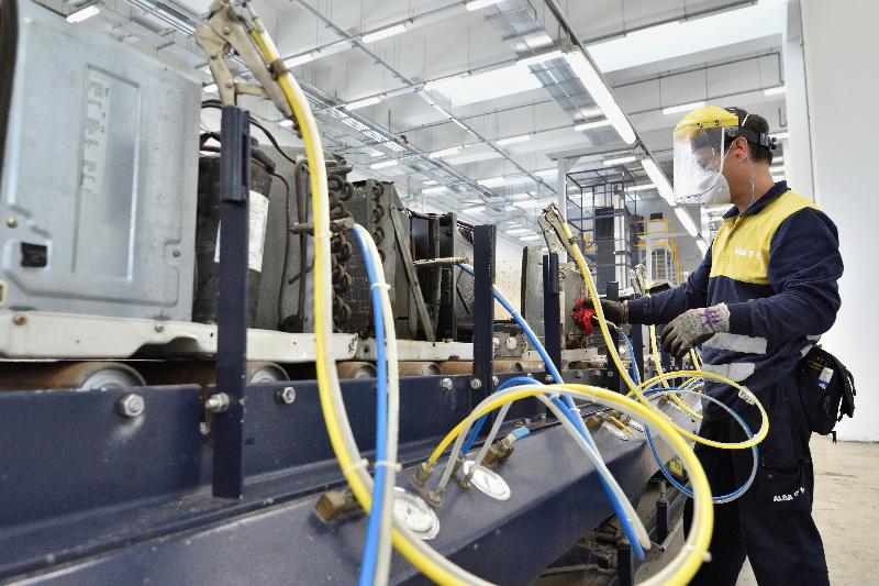 Located at the EcoPark in Tuen Mun, the Waste Electrical and Electronic Equipment Treatment and Recycling Facility, WEEE∙PARK, is a government-funded facility for treating waste electrical and electronic equipment (WEEE) and turning it into valuable secondary raw materials through a series of detoxification, dismantling and recycling processes. It also provides an essential piece of infrastructure in support of the producer responsibility scheme on WEEE to be fully implemented later this year.