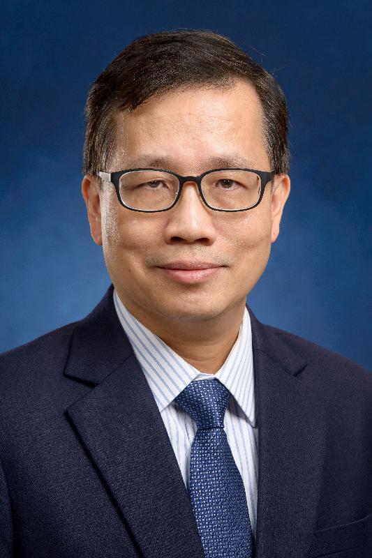 Mr Andrew Au Sik-hung, Deputy Government Economist, will take up the post of Government Economist on April 17, 2018.