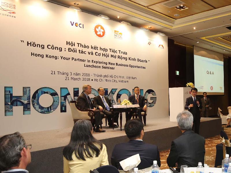A Hong Kong delegation of investors and professional service providers from a wide spectrum of Hong Kong's top businesses is visiting Vietnam. Photo shows Mr Yau (first right) speaking at a panel discussion of the business luncheon seminar entitled "Hong Kong: Your Partner in Exploring New Business Opportunities" in Ho Chi Minh City, Vietnam, today (March 21). Delegation members, the Chairman of the Chinese General Chamber of Commerce, Hong Kong, Dr Jonathan Choi (third right), and the President of Law Society of Hong Kong, Mr Thomas So (second right), also take part in the discussion.

