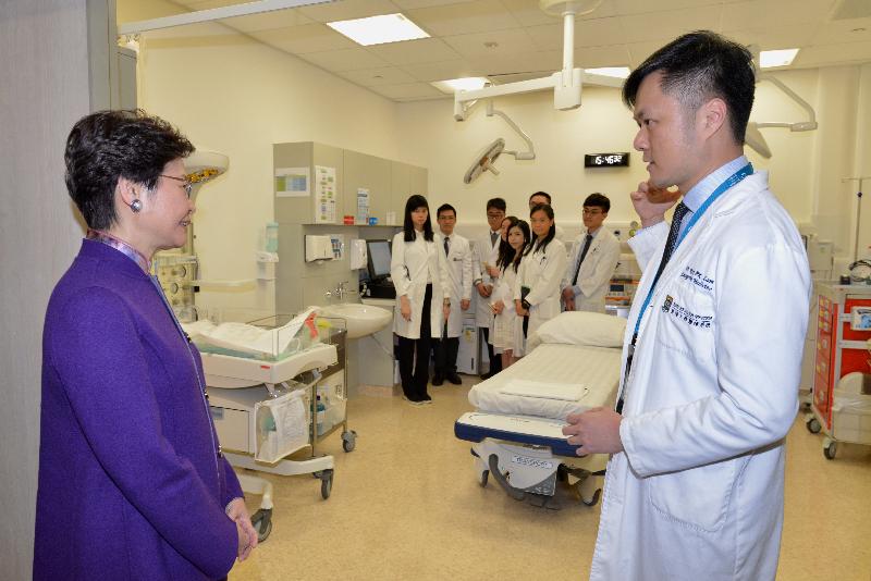 The Chief Executive, Mrs Carrie Lam, attended the Grand Opening Ceremony of Gleneagles Hong Kong Hospital today (March 21). Photo shows Mrs Lam (left) touring the facilities of the hospital. 