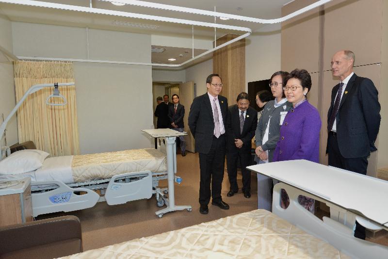 The Chief Executive, Mrs Carrie Lam, attended the Grand Opening Ceremony of Gleneagles Hong Kong Hospital today (March 21). Photo shows Mrs Lam (second right) and the Secretary for Food and Health, Dr Sophia Chan (fourth right), touring the facilities of the hospital. 