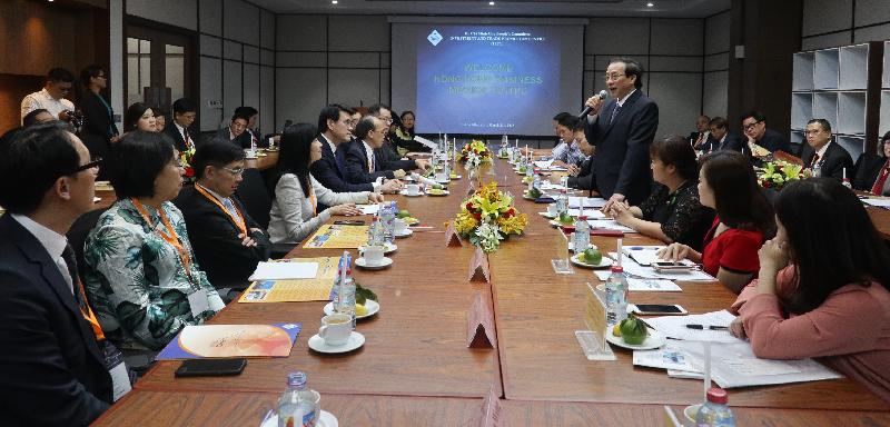 The Secretary for Commerce and Economic Development, Mr Edward Yau, is leading a Hong Kong delegation of investors and professional service providers from a wide spectrum of Hong Kong's top businesses to visit Vietnam. Photo shows Mr Yau (fifth left) and delegation members attending a briefing given by the Investment & Trade Promotion Center of Ho Chi Minh City today (March 21).
