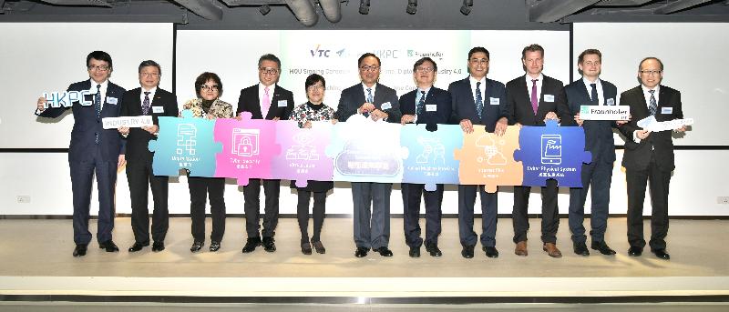 The Secretary for Innovation and Technology, Mr Nicholas W Yang (centre), officiates at the launching of the Smart Industry One Consortium today (March 22) with the Chairman of the Hong Kong Productivity Council (HKPC), Mr Willy Lin (fifth right); the Executive Director of the HKPC, Mr Mohamed Din Butt (fourth right); the Commissioner for Innovation and Technology, Ms Annie Choi (fifth left); Deputy Chairman of the Vocational Training Council Professor Eric Yim (fourth left); the Executive Director of the VTC, Mrs Carrie Yau (third left); the Head of Technology Management of the Fraunhofer Institute for Production Technology, Germany, Mr Toni Drescher (third right), and other guests.