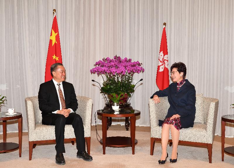 The Chief Executive, Mrs Carrie Lam (right), met the Secretary of the CPC Huizhou Municipal Committee and Chairman of the Standing Committee of the Huizhou Municipal People's Congress, Mr Chen Yiwei (left), at the Chief Executive's Office this morning (March 22).