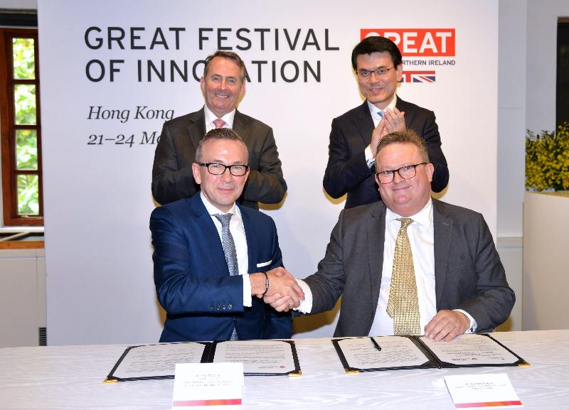 The Director-General of Investment Promotion at Invest Hong Kong, Mr Stephen Phillips (front right), and the Director General, Trade and Investment, British Consulate-General Hong Kong, Mr Paul McComb (front left), sign a Memorandum of Understanding on investment promotion co-operation today (March 24) at the GREAT Festival of Innovation, in the presence of the Secretary for Commerce and Economic Development, Mr Edward Yau (back right), and the UK Secretary of State for International Trade, Dr Liam Fox (back left).
