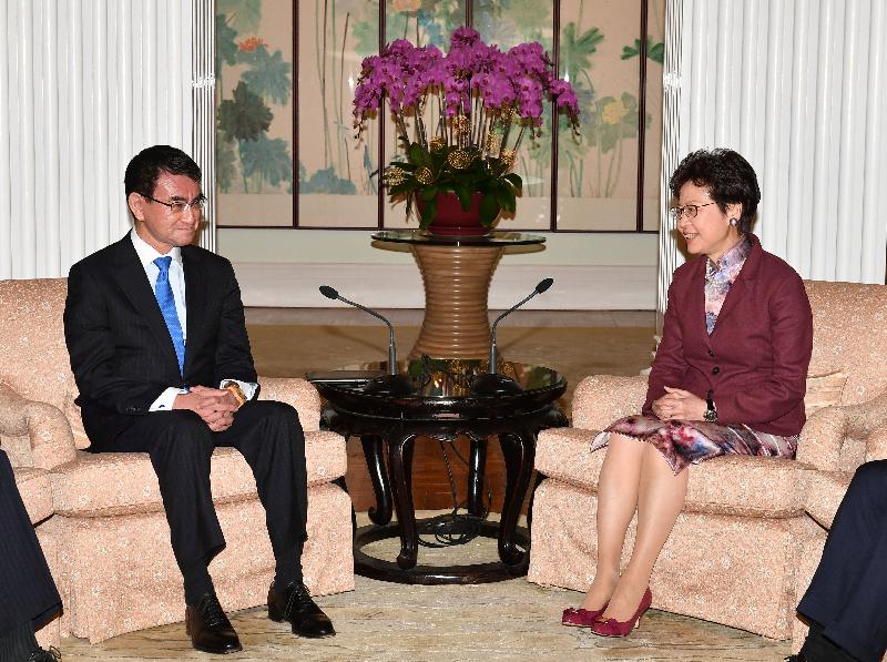 The Chief Executive, Mrs Carrie Lam (right), meets the visiting Minister for Foreign Affairs of Japan, Mr Taro Kono (left), at Government House this afternoon (March 25).