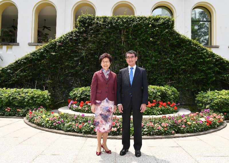 The Chief Executive, Mrs Carrie Lam (left), tours the garden of Government House with the visiting Minister for Foreign Affairs of Japan, Mr Taro Kono (right), this afternoon (March 25).