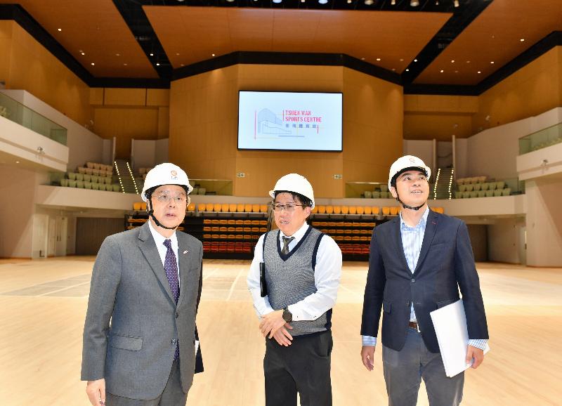 The Chief Secretary for Administration, Mr Matthew Cheung Kin-chung (left), accompanied by the Vice Chairman of the Tsuen Wan District Council, Mr Wong Wai-kit (right), today (March 26) visits the main arena of the Tsuen Wan Sports Centre, which will soon be completed for public use.