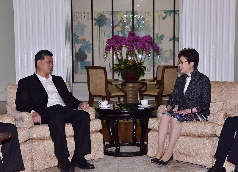 行政長官林鄭月娥（右）今早（三月二十八日）在禮賓府與廣東省省長馬興瑞（左）會面。