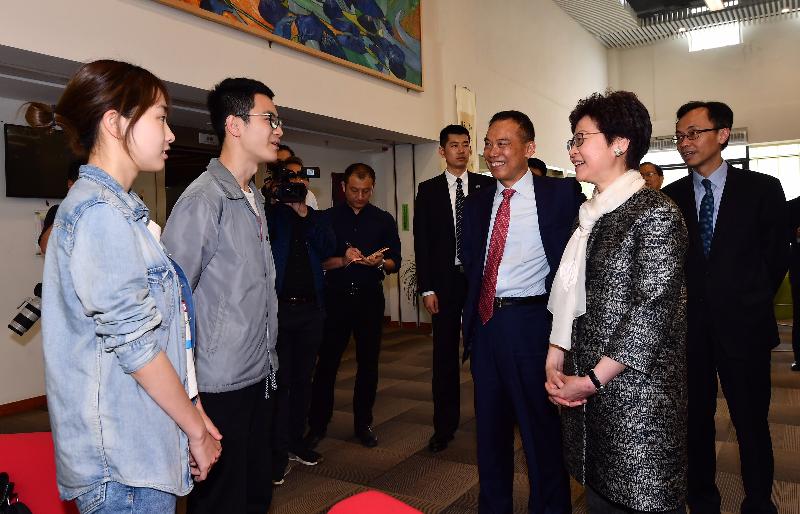 The Chief Executive, Mrs Carrie Lam, attended in Shenzhen today (March 29) the establishment ceremony of Harmonia College of the Chinese University of Hong Kong, Shenzhen (CUHK(SZ)). Photo shows Mrs Lam (second right) and the Secretary for Constitutional and Mainland Affairs, Mr Patrick Nip (first right), touring the CUHK(SZ) campus and chatting with students there.
