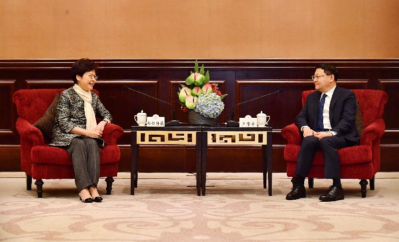 The Chief Executive, Mrs Carrie Lam (left), meets with the Secretary of the CPC Shenzhen Municipal Committee, Mr Wang Weizhong, in Shenzhen today (March 29).