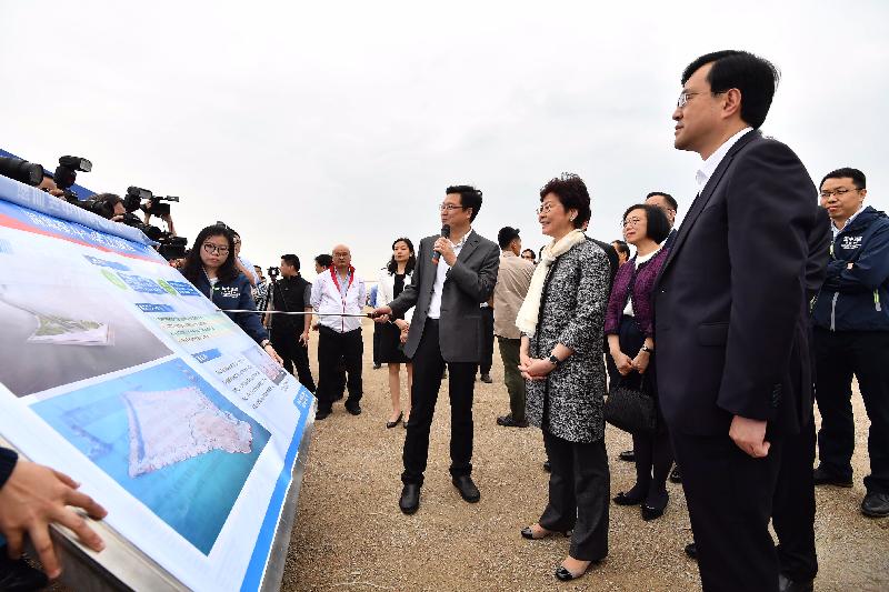 The Chief Executive, Mrs Carrie Lam, visited the Shenzhen-Zhongshan Link in Zhongshan today (March 29). Photo shows Mrs Lam (third right) and the Secretary for Food and Health, Professor Sophia Chan (second right), receiving a briefing by the director of the Shenzhen-Zhongshan Link management center, Mr Chen Weile (fourth right).