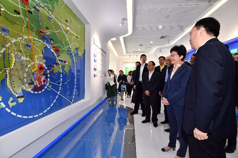 The Chief Executive, Mrs Carrie Lam (second right), visited Hengqin New Area Exhibition Hall in Zhuhai today (March 30). Also pictured are the Secretary for Transport and Housing, Mr Frank Chan Fan (third right); and the Director of the Hong Kong Economic and Trade Office in Guangdong of the Government of the Hong Kong Special Administrative Region, Mr Albert Tang (fifth right).