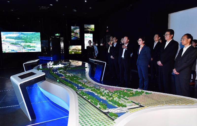 The Chief Executive, Mrs Carrie Lam (fourth right), visited Hengqin New Area Exhibition Hall in Zhuhai today (March 30). Also pictured are the Director of the Hong Kong Economic and Trade Office in Guangdong of the Government of the Hong Kong Special Administrative Region, Mr Albert Tang (first right); the Secretary of the CPC Zhuhai Municipal Committee, Mr Guo Yonghang (second right); and the Director General of the Hong Kong and Macao Affairs Office of the People's Government of Guangdong Province, Mr Liao Jingshan (third right).