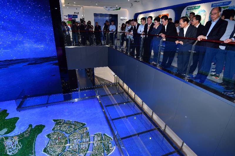The Chief Executive, Mrs Carrie Lam, visited Hengqin New Area Exhibition Hall in Zhuhai today (March 30). Photo shows Mrs Lam (fourth right); the Secretary for Transport and Housing, Mr Frank Chan Fan (first right); the Secretary for Constitutional and Mainland Affairs, Mr Patrick Nip (seventh right); and the Secretary of the CPC Zhuhai Municipal Committee, Mr Guo Yonghang (third right), receiving a briefing on Hengqin New Area.