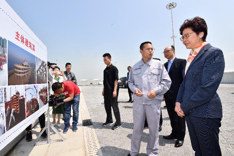 The Chief Executive, Mrs Carrie Lam, visited the Hong Kong-Zhuhai-Macao Bridge in Zhuhai today (March 30). Photo shows Mrs Lam (first right) receiving a briefing from the Director of the Hong Kong-Zhuhai-Macao Bridge Authority, Mr Zhu Yongling (third right). Also pictured is the Secretary for Transport and Housing, Mr Frank Chan Fan (second right).
