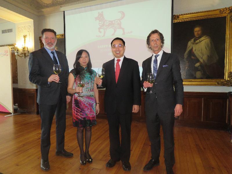 From left: the Director for Asia-Oceania Affairs at the Ministry of Foreign Affairs of Portugal, Mr Eduardo Ramos; the Special Representative for Hong Kong Economic and Trade Affairs to the European Union, Ms Shirley Lam; the Ambassador of the People's Republic of China to Portugal, Mr Cai Run; and the Director of European Affairs of the Portuguese Chamber of Commerce, Mr João Paes Cabral, propose a toast at a Chinese New Year luncheon in Lisbon, Portugal, on March 15 (Lisbon time).