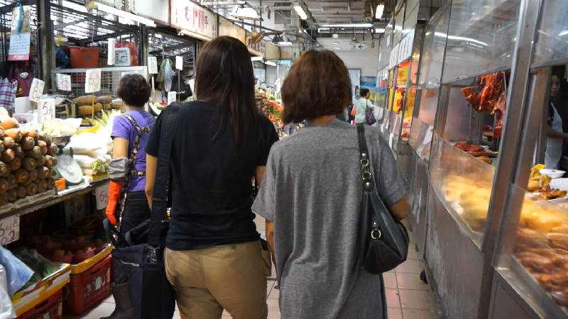 The Correctional Services Department (CSD) today (April 8) released a video about Man Kei, who was sentenced to imprisonment for money laundering. Photo shows Man Kei and her daughter shopping to enjoy their reunion.