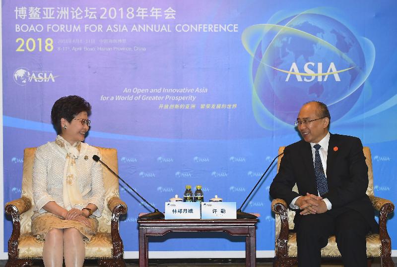 The Chief Executive, Mrs Carrie Lam (left), meets with the Governor of Hebei, Mr Xu Qin, during the Boao Forum for Asia Annual Conference 2018 in Hainan today (April 9).