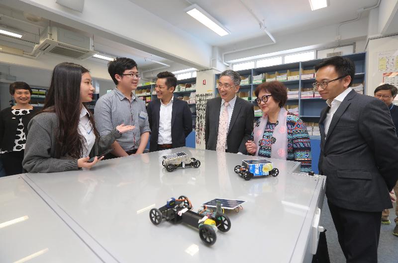 The Secretary for Financial Services and the Treasury, Mr James Lau (third right), visited the Electrical Power and Drives Laboratory at the Institute of Vocational Education (Haking Wong) in Sham Shui Po District this afternoon (April 13), where he was briefed on how students incorporate solar power technology in their assignments to tap into the smart city development trend. Also pictured are the Executive Director of the Vocational Training Council, Mrs Carrie Yau (second right); the District Officer (Sham Shui Po), Mr Damian Lee (third left); and the Vice-Chairman of the Sham Shui Po District Council, Mr Chan Wai-ming (first right). 