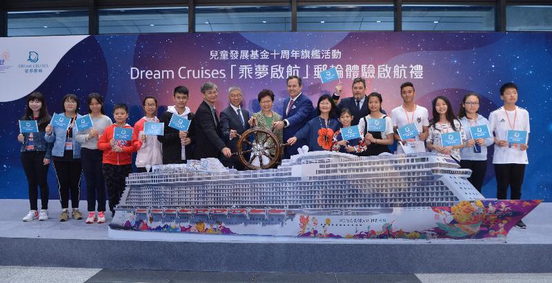 The Chief Executive, Mrs Carrie Lam, attended the Child Development Fund 10th Anniversary Signature Programme “Dream Cruises” Set Sail Ceremony today (April 15). Photo shows Mrs Lam (ninth left); the Secretary for Labour and Welfare, Dr Law Chi-kwong (seventh left); the Permanent Secretary for Labour and Welfare, Ms Chang King-yiu (eighth right); the President of Genting Cruise Lines, Mr Kent Zhu (eighth left); the President of Dream Cruises, Mr Thatcher Brown (ninth right); the Captain of Dream Cruises, Mr Jan Blomqvist (sixth right); and other guests officiating at the ceremony.