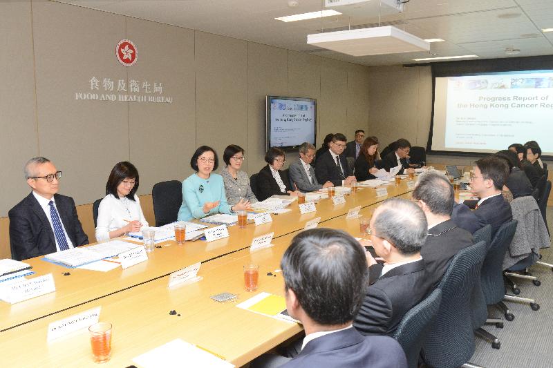The Secretary for Food and Health, Professor Sophia Chan (third left), chairs the 12th Cancer Coordinating Committee meeting today (April 16) to receive reports on and discuss the progress of work related to cancer prevention and screening, treatment, surveillance and research.
