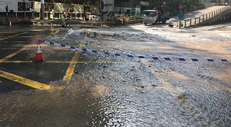 The Ombudsman, Ms Connie Lau, today (April 17) announced the results of a direct investigation into the Water Supplies Department’s maintenance of water mains and risk management.