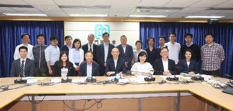 The Secretary for the Environment, Mr Wong Kam-sing (front row, centre), meets with Tuen Mun District Council (TMDC) members today (April 20) to listen to their views on the Government's environmental policies and learn more about their concerns over district environmental issues. Accompanying him are the Chairman of TMDC, Mr Leung Kin-man (front row, third left), and District Officer (Tuen Mun), Ms Aubrey Fung (front row, third right).
