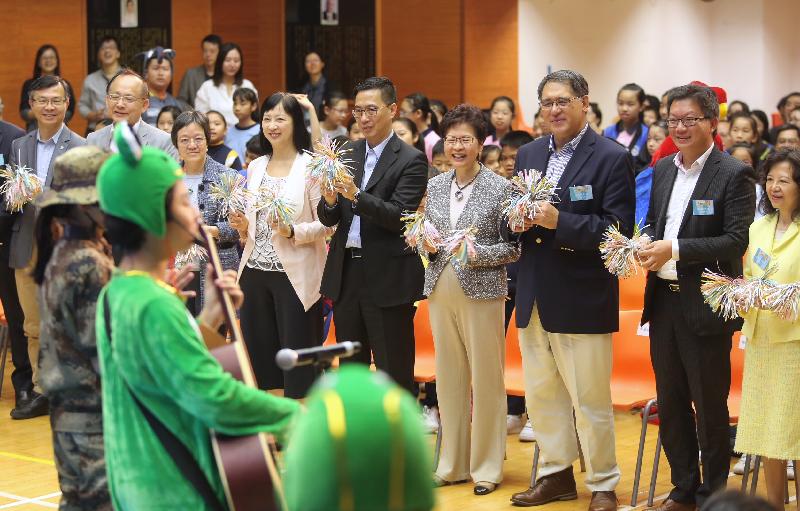 The Chief Executive, Mrs Carrie Lam (fourth right), joins the participants in a reading marathon at the Opening Ceremony for 2018 World Book Day Fest - Towards a Reading City today (April 21).