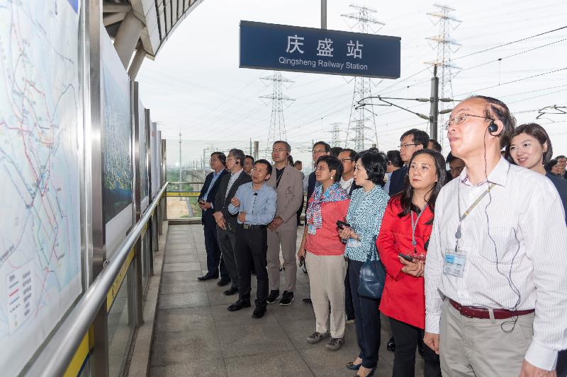 The Legislative Council joint-Panel continued duty visit in Guangdong-Hong Kong-Macao Bay Area today (April 21). Photo shows the delegation visiting the Nansha Qingsheng High-speed Rail Station. 
