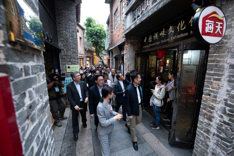 The Legislative Council joint-Panel continued duty visit in Guangdong-Hong Kong-Macao Bay Area today (April 21). Photo shows the delegation visiting Lingnan Tiandi in Foshan. 
