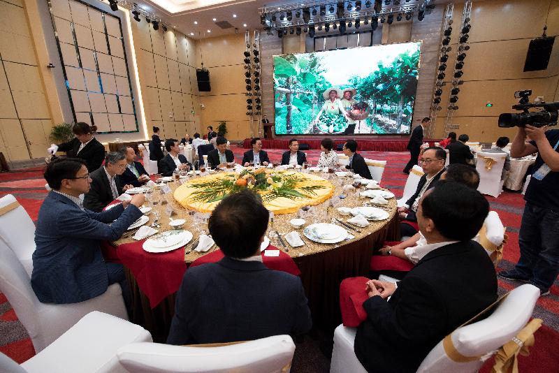 The Legislative Council joint-Panel continued duty visit in Guangdong-Hong Kong-Macao Bay Area today (April 21). Photo shows the delegation attending a dinner arranged by the Foshan Municipal Government.