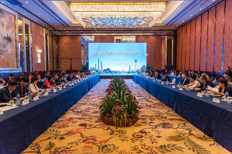 The Legislative Council delegation concluded the duty visit to Guangdong-Hong Kong-Macao Bay Area today (April 22).  Picture shows the delegation attending a seminar, themed "Advance the development of the Guangdong-Hong Kong-Macao Bay Area", held by the Guangdong Provincial Government.