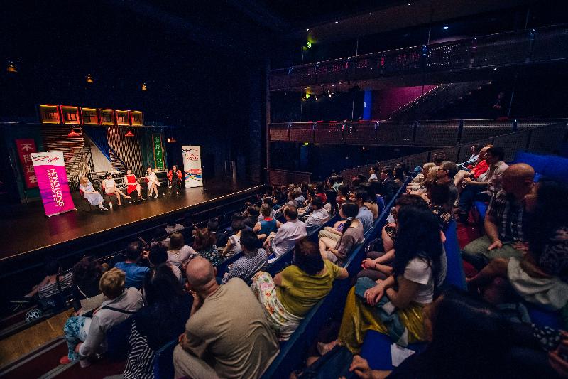 The Hong Kong Economic and Trade Office, London highlighted the story of Hong Kong migrants to the United Kingdom by supporting a new play touring the UK, "Mountains: The Dreams of Lily Kwok". Photo shows the audience Q&A session after the performance of the play at Stratford Circus Arts Centre, London, on April 20 (London time). On stage (from right) co-owner of the Sweet Mandarin restaurant in Manchester and author of the memoir Sweet Mandarin, on which the play is based, Helen Tse; the playwright, In-Sook Chappell; the Artistic Director of the Yellow Earth Theatre, Kumiko Mendl; and cast members Hung Siu-See (Helen Tse) and Ruth Gibson (Mrs Woodman).