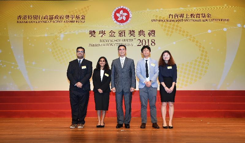 The Secretary for Education, Mr Kevin Yeung (centre), is pictured with students awarded Targeted Scholarships under the HKSAR Government Scholarship Fund at the HKSAR Government Scholarship Fund and Self-financing Post-secondary Education Fund Joint Scholarship Presentation Ceremony today (April 24). 