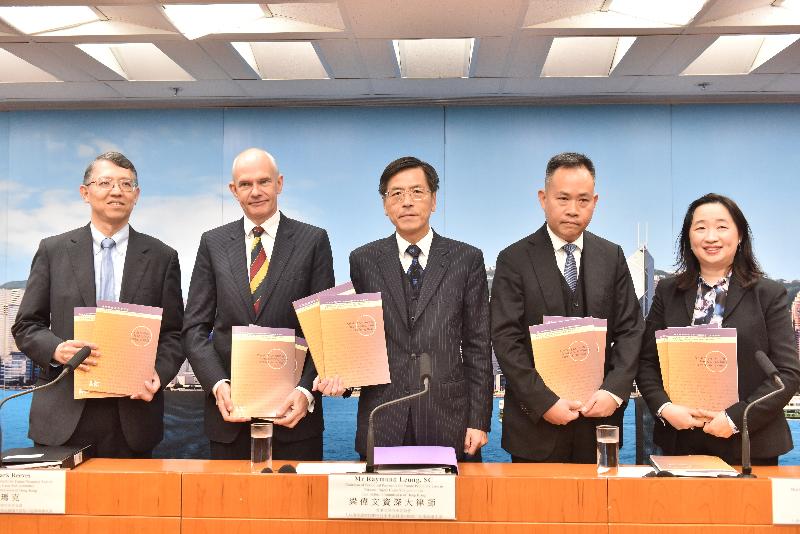 The Chairman of the Periodical Payments for Future Pecuniary Loss in Personal Injury Cases Sub-committee of the Law Reform Commission (LRC), Mr Raymond Leung, SC (centre); Sub-committee members, Mr Norman Hui (second right) and Mr Mark Reeves (second left); the Secretary of the LRC, Mr Peter Wong (first left); and the Secretary of the Sub-committee, Ms Kitty Fung (first right), attended a press conference today (April 25) to release  the consultation paper on periodical payments for future pecuniary loss in personal injury cases.