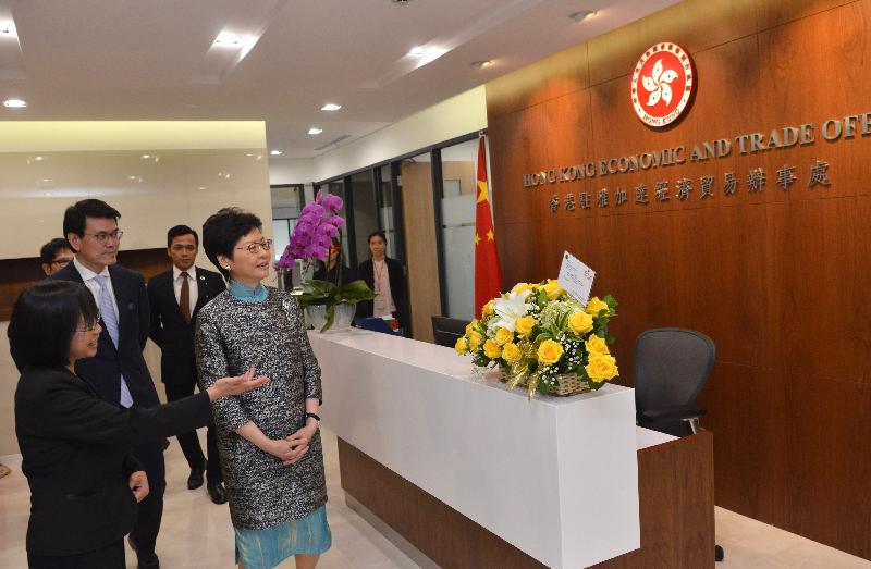 The Chief Executive, Mrs Carrie Lam (first right), and the Secretary for Commerce and Economic Development, Mr Edward Yau (second left), accompanied by the Director-General of the Hong Kong Economic and Trade Office in Jakarta (Jakarta ETO), Mrs Do Pang Wai-yee (first left), visit the Jakarta ETO today (April 25) to learn about its operation.