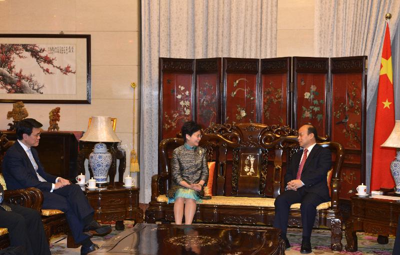 The Chief Executive, Mrs Carrie Lam (centre), calls on the Chinese Ambassador to Indonesia, Mr Xiao Qian (right), in Jakarta, Indonesia, today (April 25). Also present is the Secretary for Commerce and Economic Development, Mr Edward Yau (left).