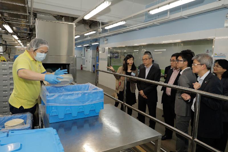 The Secretary for Home Affairs, Mr Lau Kong-wah (fifth right), tours the production line of WashEasy, a social enterprise run by the Tung Wah Group of Hospitals, during his visit to Sha Tin District today (April 27).