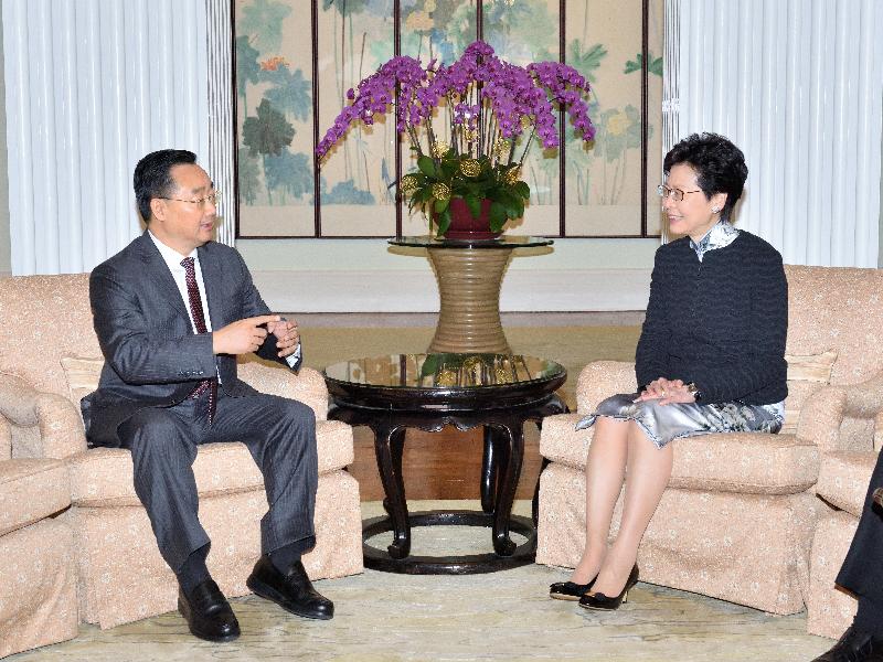 The Chief Executive, Mrs Carrie Lam (right), holds a breakfast meeting with the Governor of Gansu Province, Mr Tang Renjian (left), at Government House this morning (April 27).