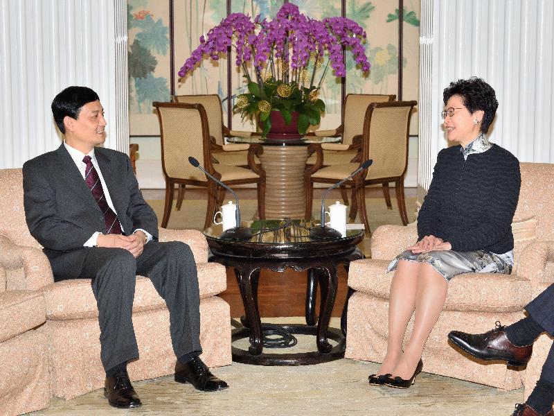 The Chief Executive, Mrs Carrie Lam (right), meets the the Chairman of the State-owned Assets Supervision and Administration Commission of the State Council, Mr Xiao Yaqing (left), at Government House today (April 27).