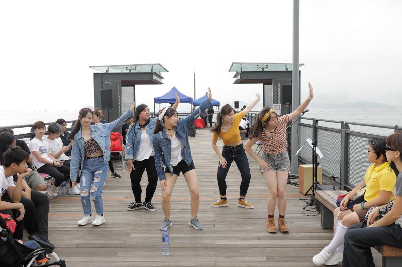 Youth groups perform street dance at the "Open Space" theme area at the opening of the Central and Western District Promenade – Western Wholesale Food Market Section today (April 28).