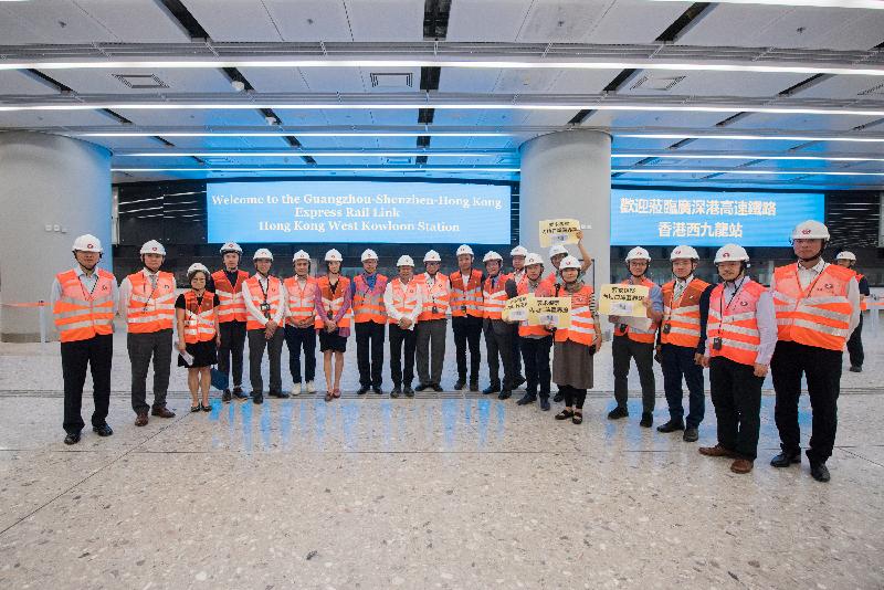 The Legislative Council Bills Committee on Guangzhou-Shenzhen-Hong Kong Express Rail Link (Co-location) Bill conducted a visit today (April 30) to West Kowloon Station on the Hong Kong Section of the Guangzhou-Shenzhen-Hong Kong Express Rail Link. Photo shows the Legislative Council Members with representatives of the Government and the MTR Corporation Limited in the lobby of the station. Pictured (from second left) are Mr Jeremy Tam; the Corporate Affairs Director of the MTR Corporation Limited, Ms Linda So; Mr Cheng Chung-tai; the Operations Director of the MTR Corporation Limited, Mr Adi Lau; Mr Kwok Wai-keung; Ms Yung Hoi-yan; the Secretary for Transport and Housing, Mr Frank Chan Fan; the Projects Director of the MTR Corporation Limited, Dr Philco Wong; Dr Lo Wai-kwok; Mr Vincent Cheng; Mr Tony Tse; Mr Charles Mok; Mr Au Nok-hin; Mr Chu Hoi-dick; Ms Claudia Mo; Mr Chan Chi-chuen; Mr Gary Fan and Dr Fernando Cheung.