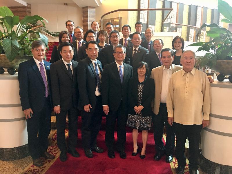 The Financial Secretary, Mr Paul Chan, attended a business hosted by Hong Kong Chamber of Commerce of the Philippines (HKCCPI) in Manila, the Philippines today (May 4). Photo shows Mr Chan (front row, centre) with the President of HKCCPI, Mr Anthony Chan (front row, third left); the Economic and Commercial Counsellor of the People's Republic of China in the Republic of the Philippines, Mr Jin Yuan (front row, second left); the Under Secretary for Financial Services and the Treasury, Mr Joseph Chan (second row, second left), and the Director-General of the Hong Kong Economic and Trade Office in Jakarta, Mrs Do Pang Wai-yee (first row, third right) at the luncheon. 