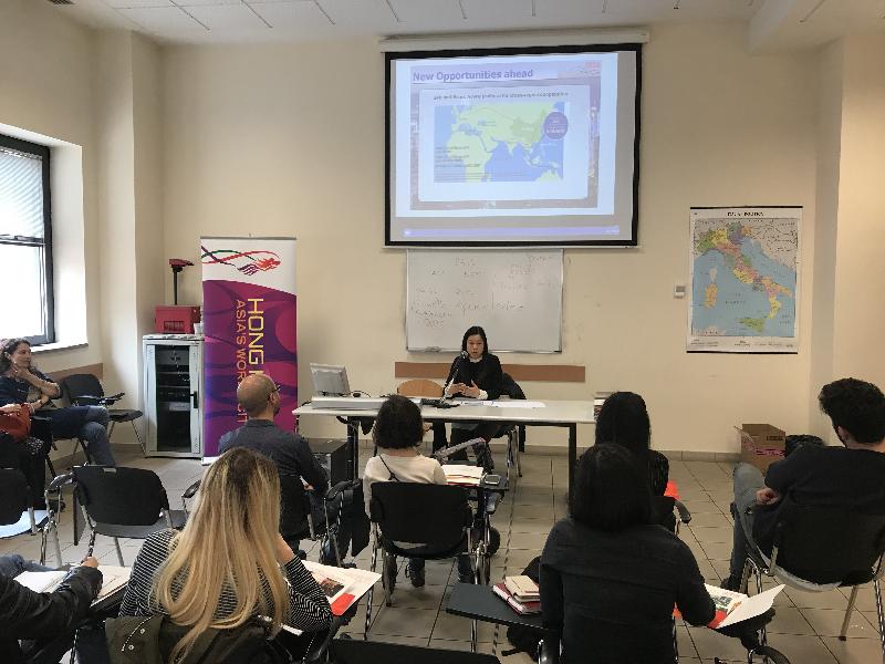 As part of the ongoing efforts by the Hong Kong Economic and Trade Office, Brussels (HKETO, Brussels) to attract overseas talent to Hong Kong, Deputy Representative of HKETO, Brussels, Miss Fiona Chau, gives a presentation on postgraduate study and employment opportunities in Hong Kong to students at the University for Foreigners of Siena, Italy, on May 3 (Siena time).