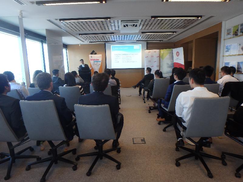 Assistant Principal Immigration Officer of the Hong Kong Immigration Department Mr Choi Chi-yuen briefs members of the Hong Kong-Australia Business Association in Brisbane on May 1 on the attractive prospects for professionals and entrepreneurs to work and invest in Hong Kong.
