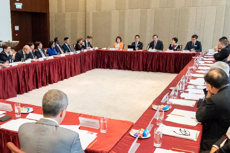 The President of the Legislative Council (LegCo), Mr Andrew Leung (back row, centre), today (May 7) conducts a briefing for consuls-general in Hong Kong or their representatives and members of the Association of Honorary Consuls in Hong Kong & Macau SAR, China on the work of LegCo.